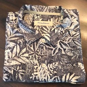 🌴Tommy Bahama Silk Tropical copyrighted pattern short sleeve button down shirt